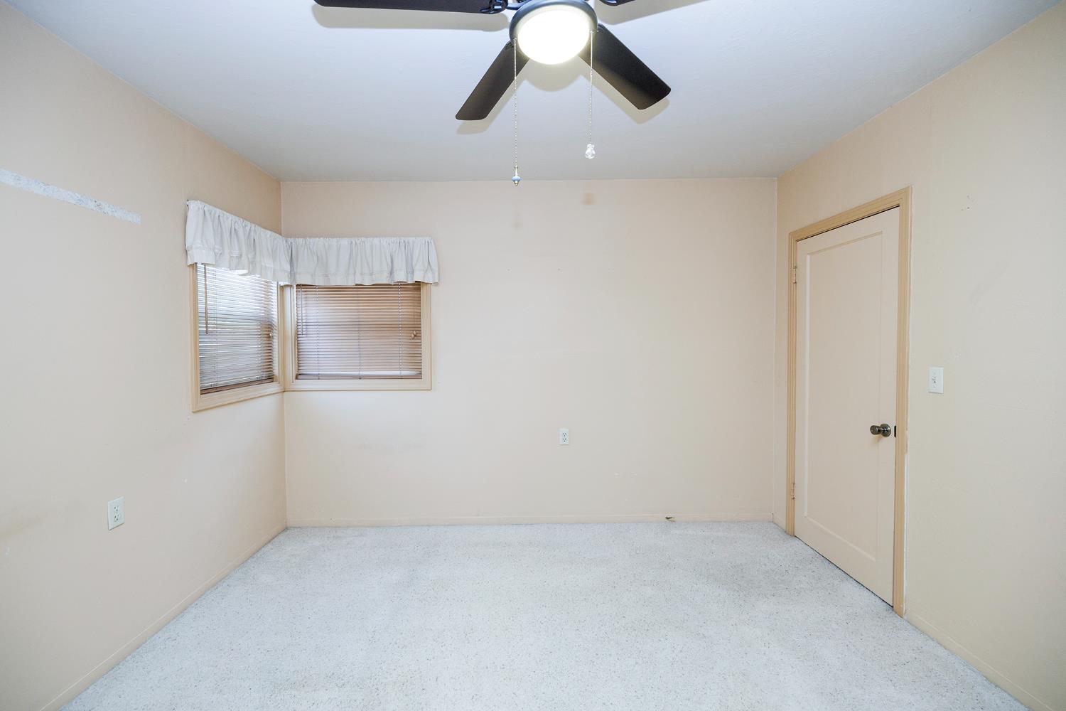 4541 North Gratton Road Denair, CA 95316 - Photo 36 of 75 a view of an empty room with a window