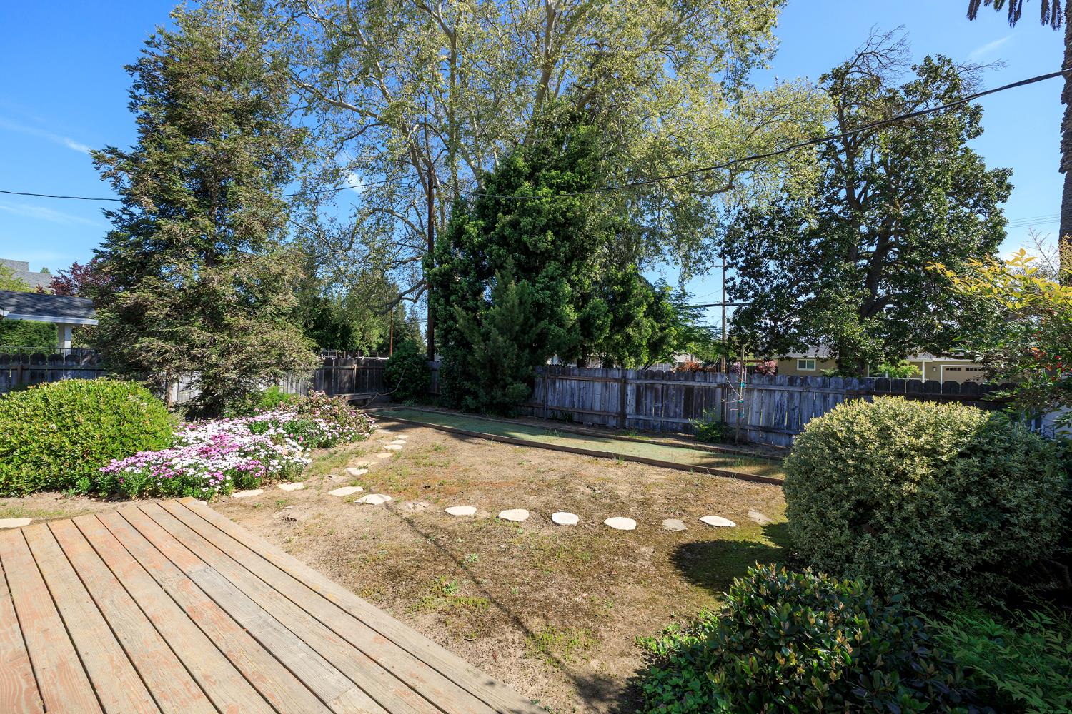 4541 North Gratton Road Denair, CA 95316 - Photo 41 of 75 a view of a backyard
