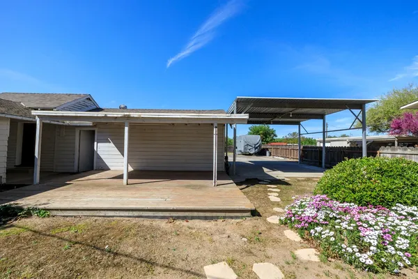 a view of a house with backyard and porch