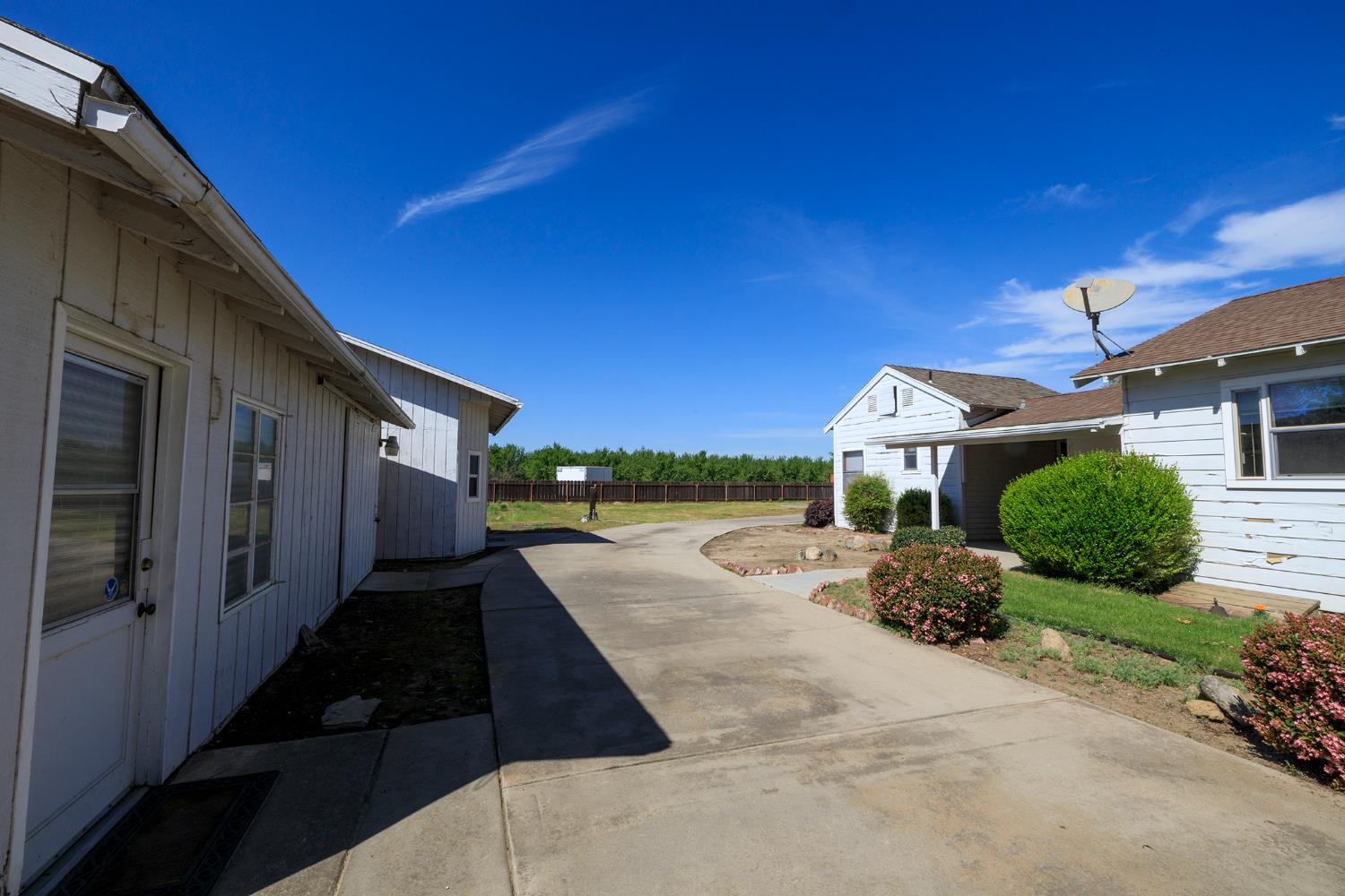 4541 North Gratton Road Denair, CA 95316 - Photo 67 of 75 a view of a house with backyard and porch