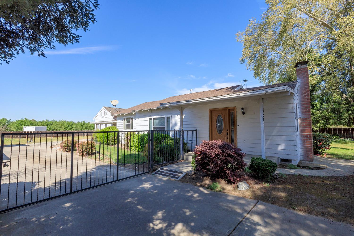 4541 North Gratton Road Denair, CA 95316 - Photo 9 of 75 a view of a house with backyard and garden
