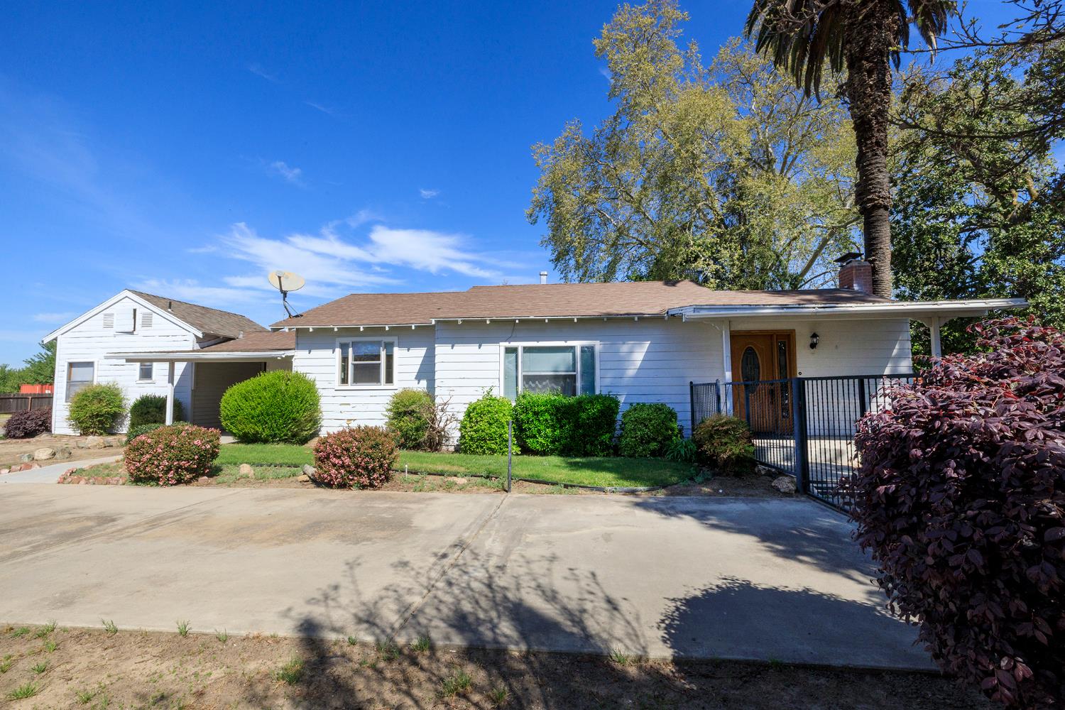 4541 North Gratton Road Denair, CA 95316 - Photo 10 of 75 front view of a house with a yard