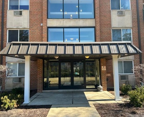 2230 South Goebbert Road, Unit 142 Arlington Heights, IL 60005 - Photo 1 of 9 Gallery Image 1
