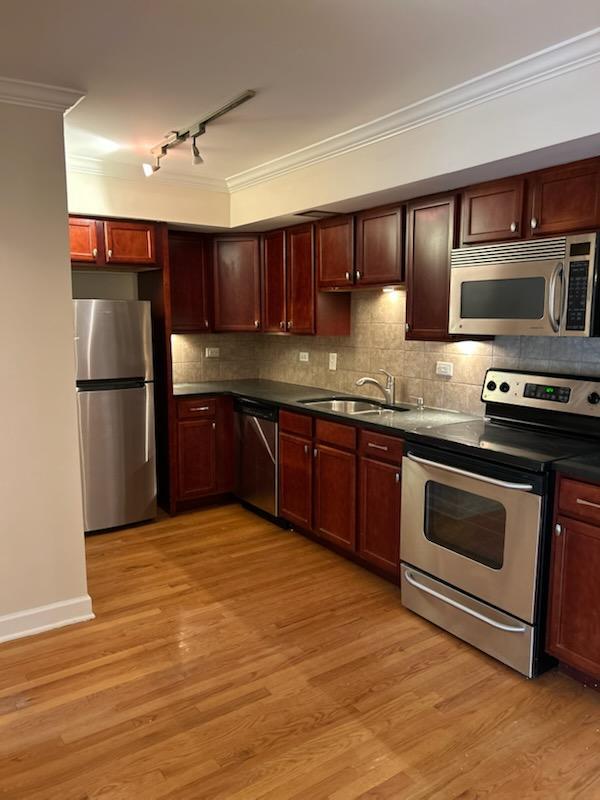 2230 South Goebbert Road, Unit 142 Arlington Heights, IL 60005 - Photo 5 of 9 Gallery Image 5