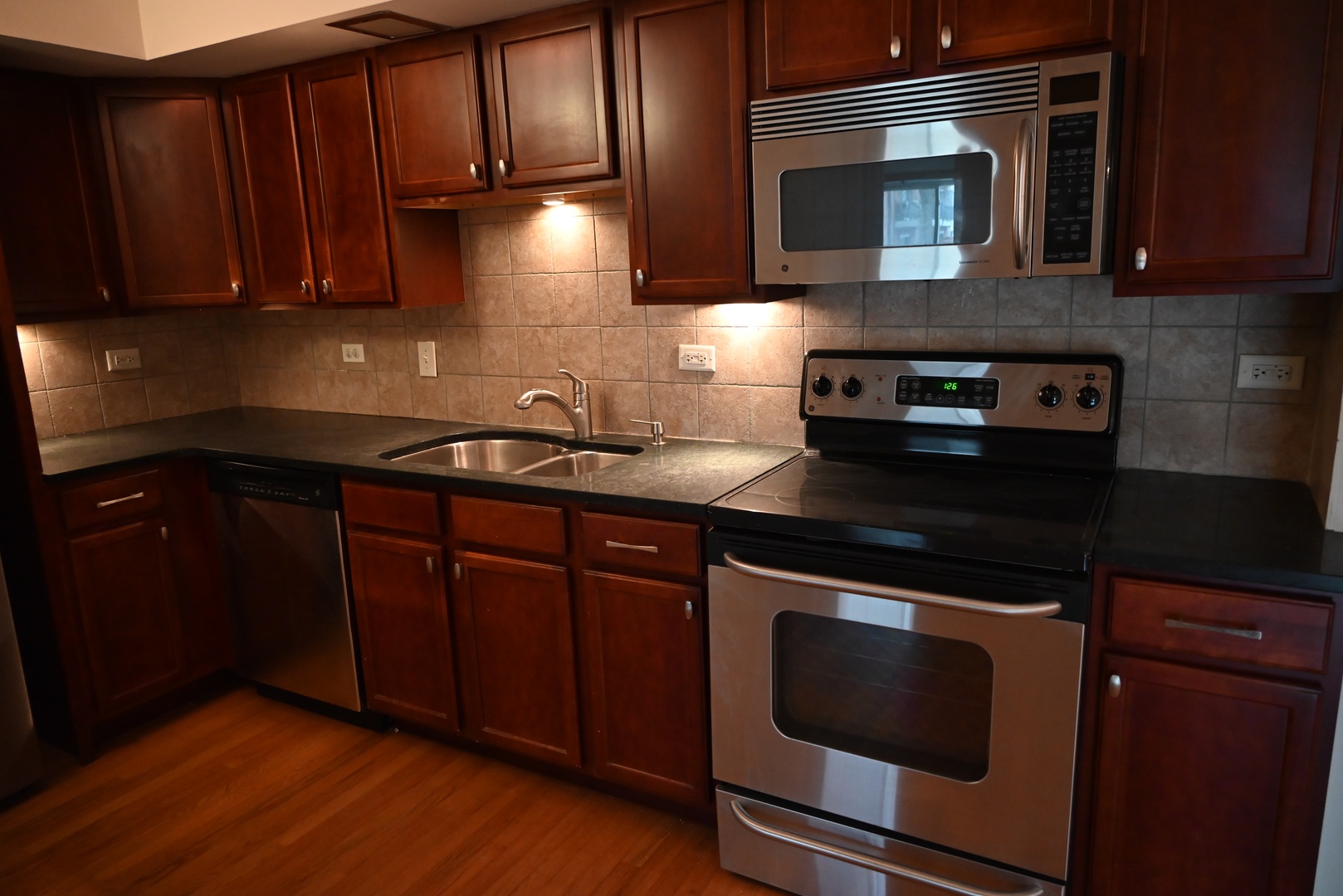 2230 South Goebbert Road, Unit 142 Arlington Heights, IL 60005 - Photo 6 of 9 Gallery Image 6