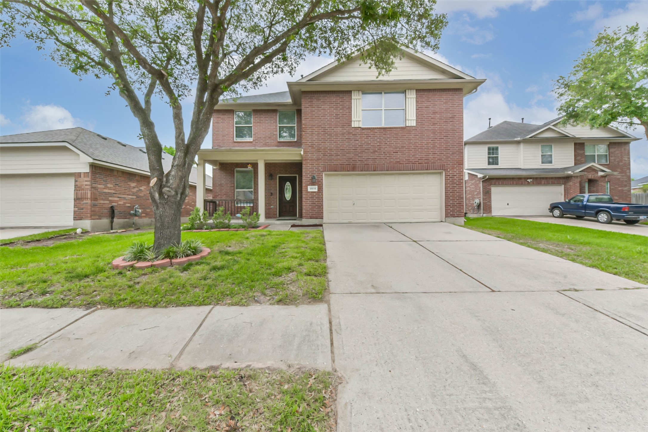 10114 Sand Tracks Court Houston, TX 77064 - Photo 13 of 49 a front view of a house with garden