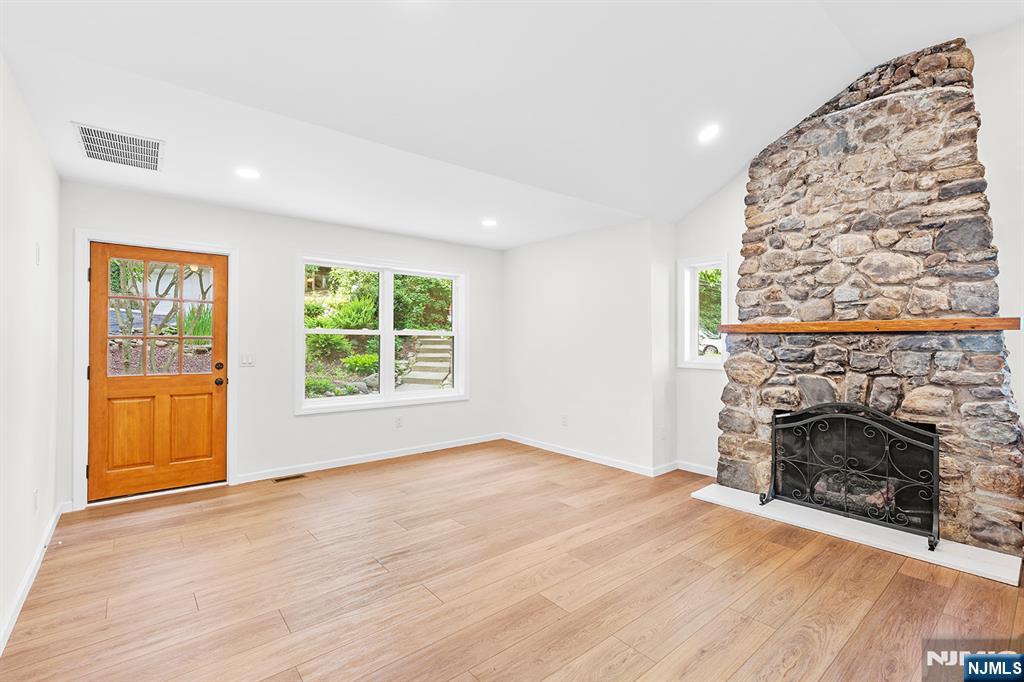 39 Old Road Ringwood, NJ 07456 - Photo 6 of 27