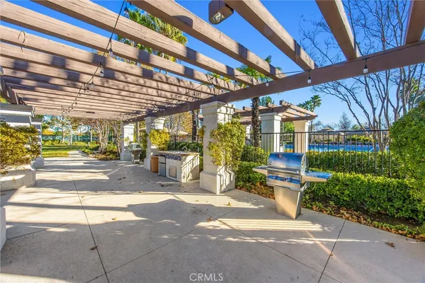 a picture of a black and white photo