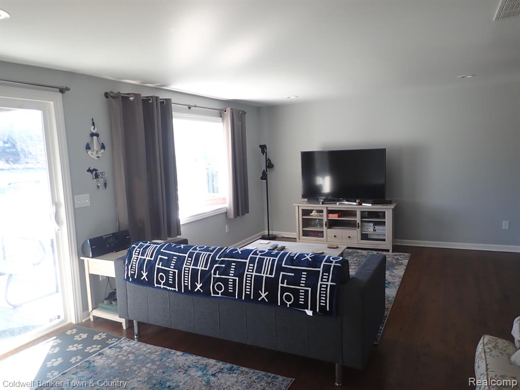 8813 Riverside Drive Brighton, MI 48116 - Photo 17 of 29 Gallery Image 17