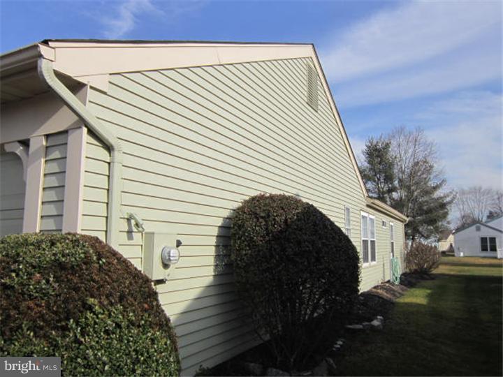 38 Stratford Road Southampton, NJ 08088 - Photo 3 of 24 Exterior Side