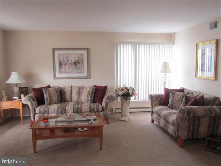 38 Stratford Road Southampton, NJ 08088 - Photo 4 of 24 Living Room