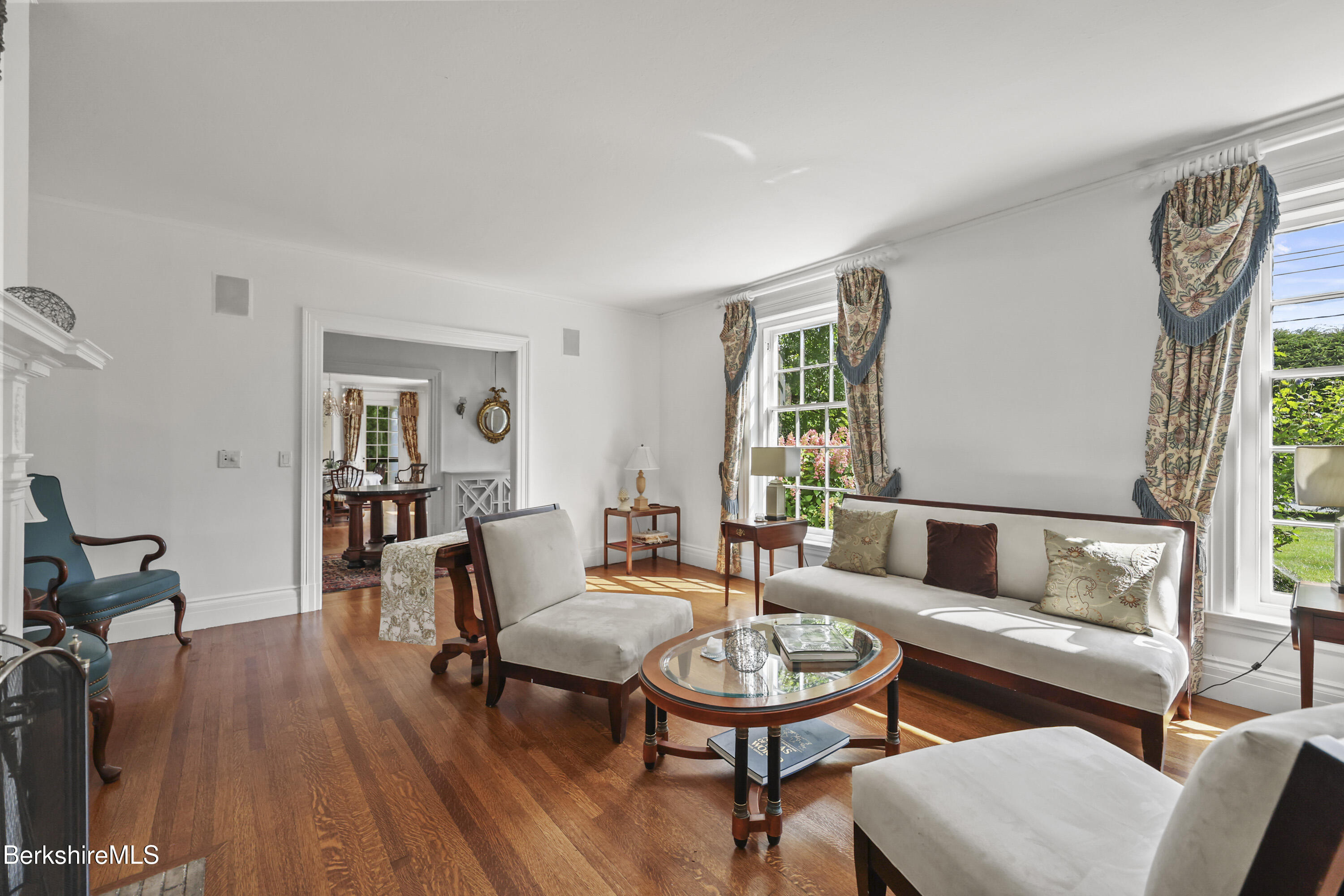 89 Crofut Street Pittsfield, MA 01201 - Photo 13 of 64 50 Living Room