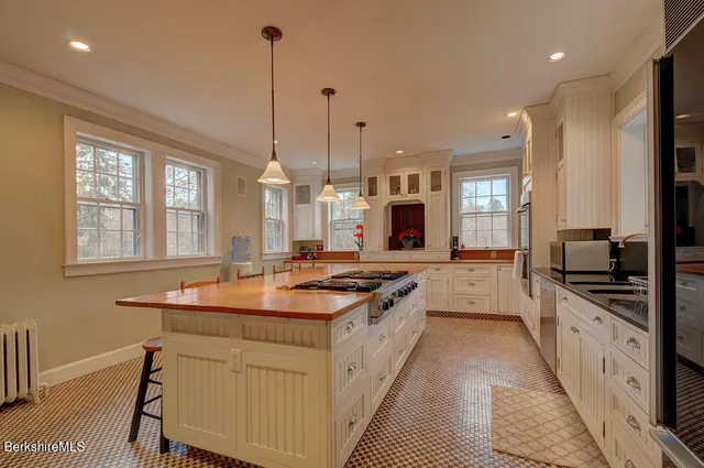 $1,100,000 | 89 Crofut Street, Pittsfield, MA 01201