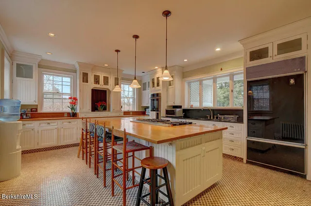 $1,100,000 | 89 Crofut Street, Pittsfield, MA 01201