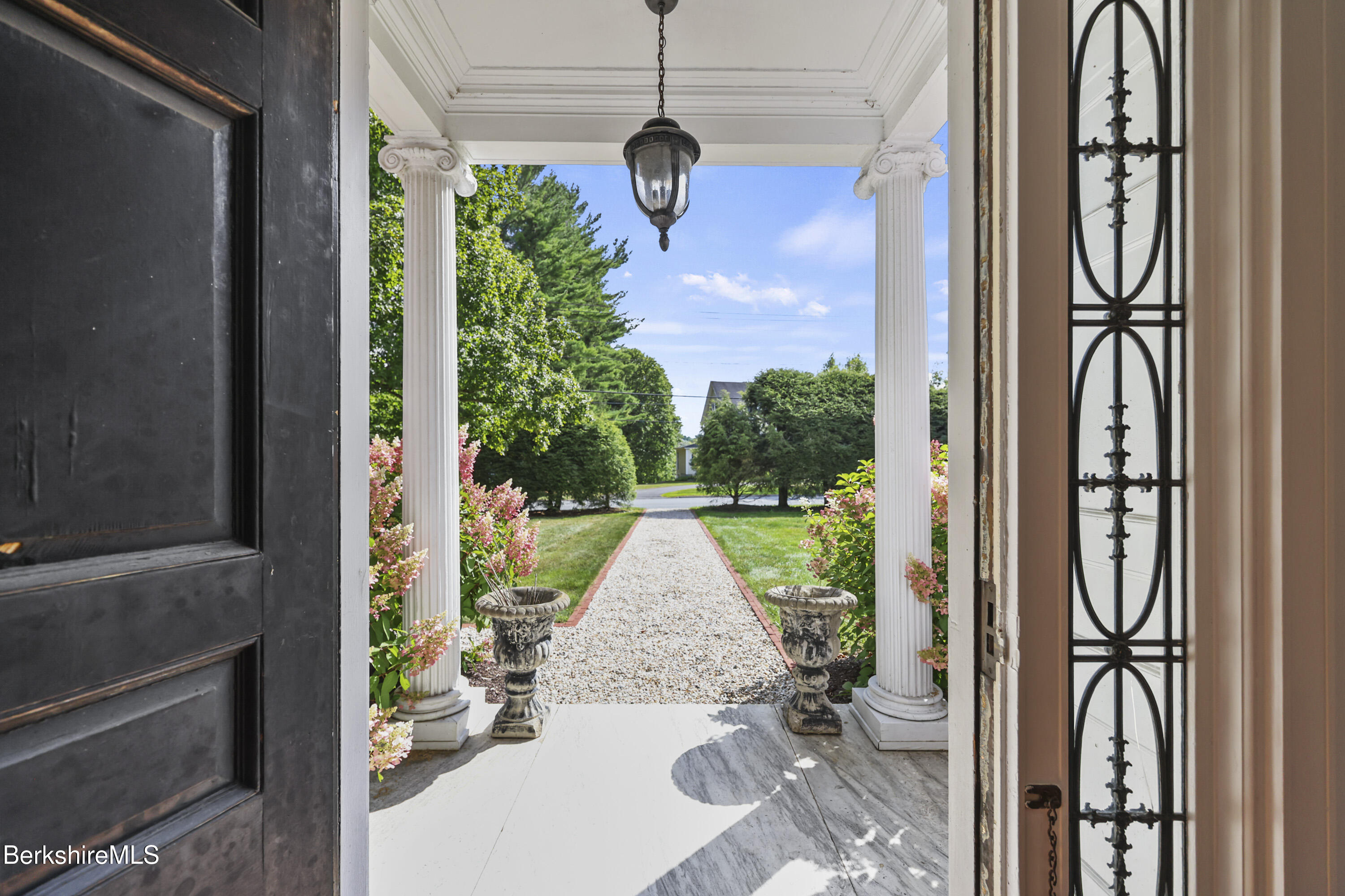 89 Crofut Street Pittsfield, MA 01201 - Photo 3 of 64 10 Front Entry