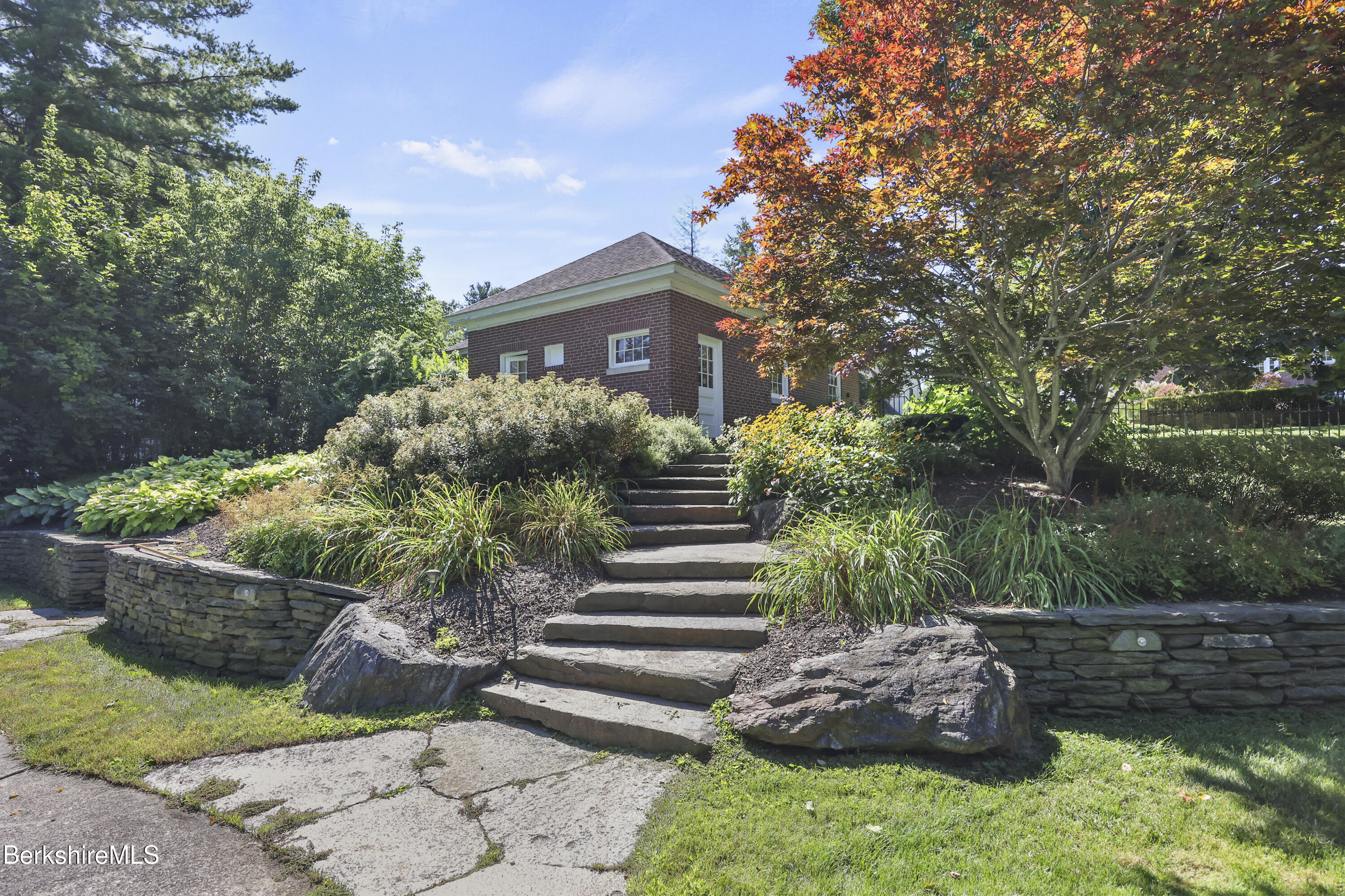 89 Crofut Street Pittsfield, MA 01201 - Photo 50 of 64 475 Pool