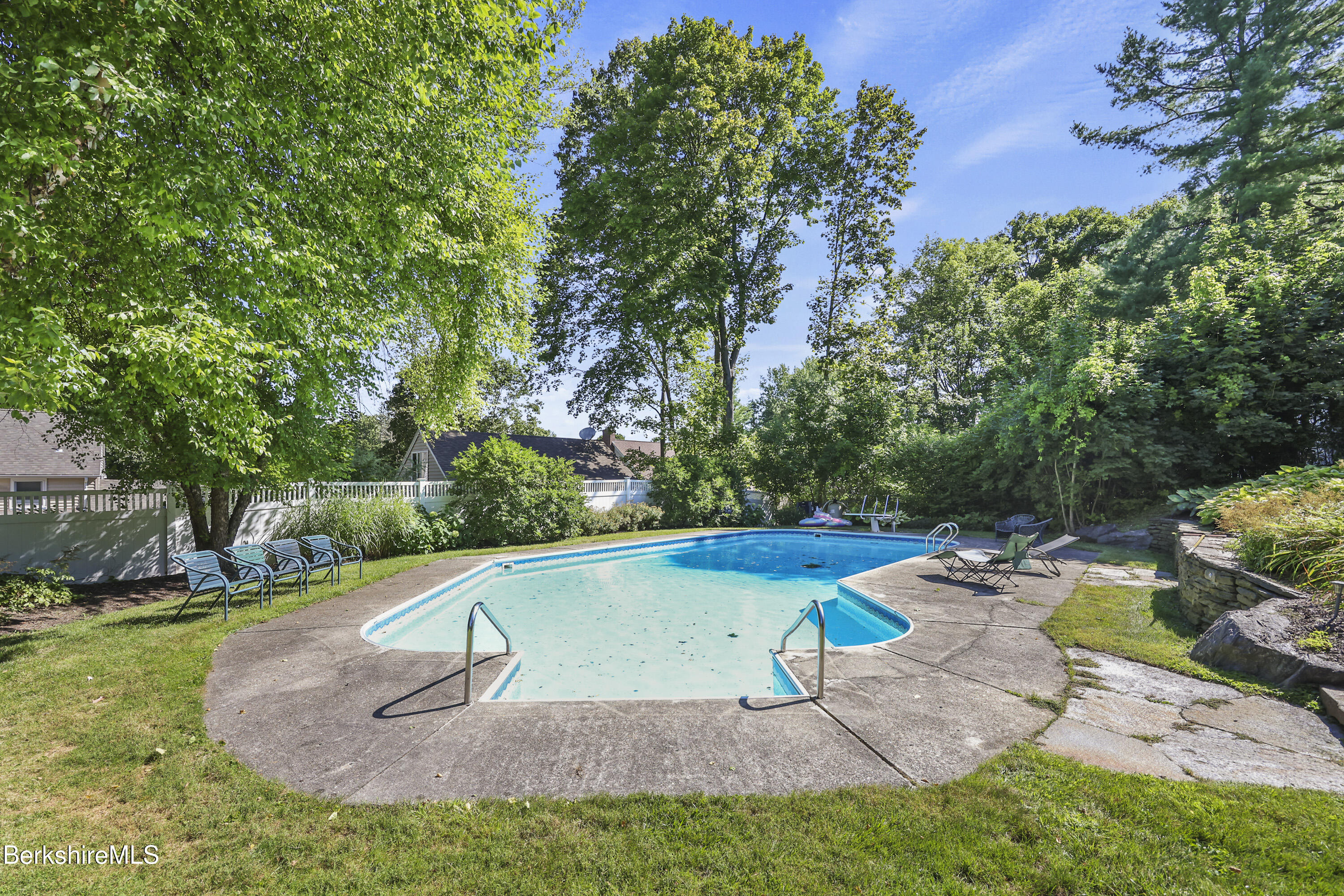 89 Crofut Street Pittsfield, MA 01201 - Photo 52 of 64 455 Pool