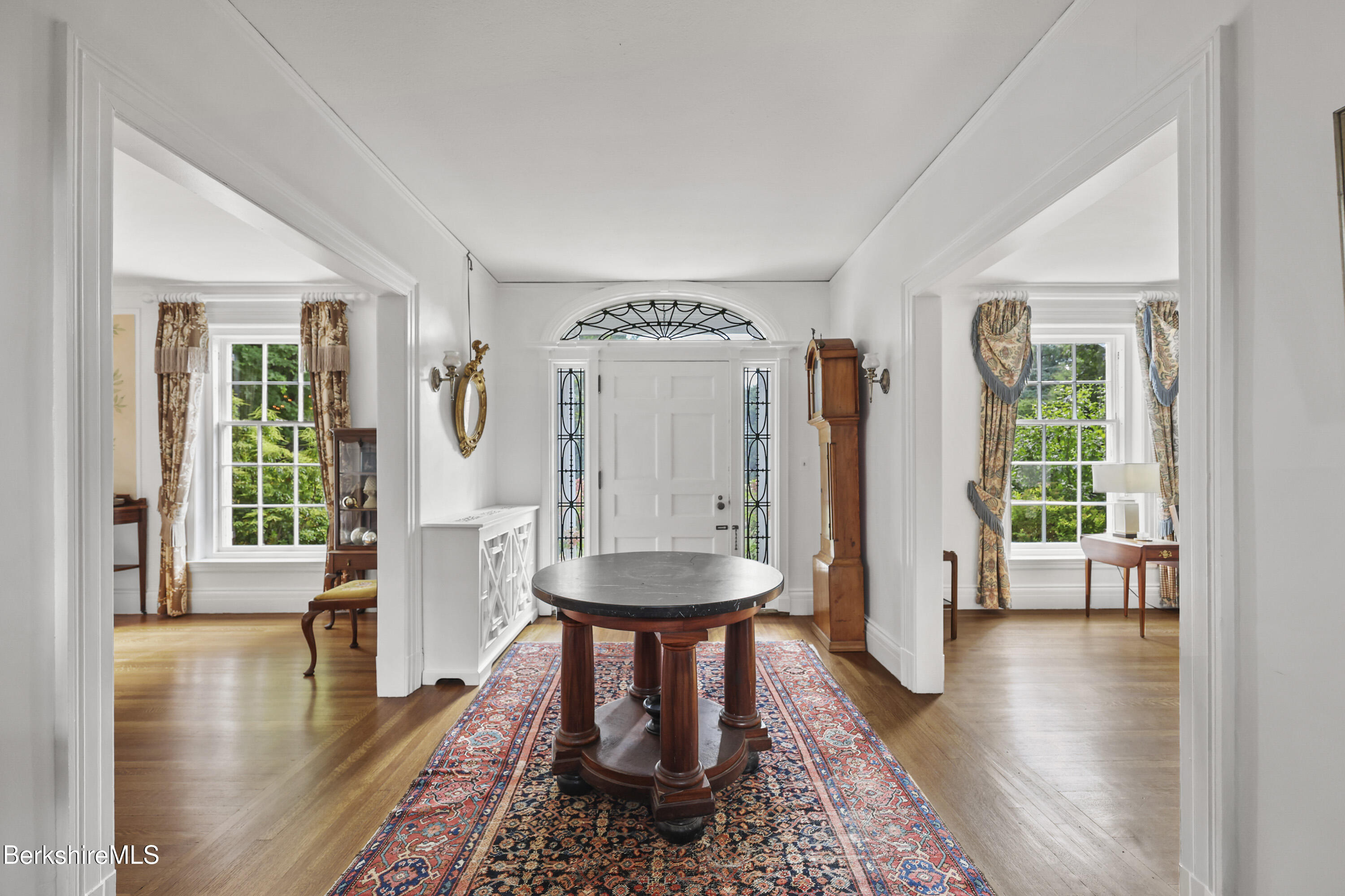 89 Crofut Street Pittsfield, MA 01201 - Photo 8 of 64 27 Foyer