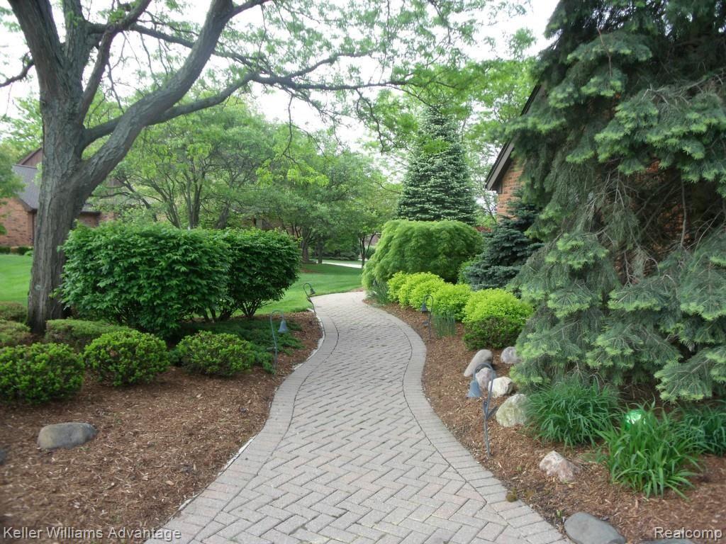 36463 Valley Ridge Drive Farmington Hills, MI 48331 - Photo 3 of 33
