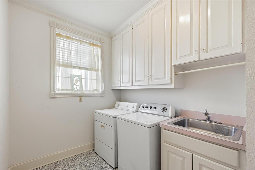 707 Cullins Road Rockwall, TX 75032 - Photo 23 of 40 a utility room with sink dryer and washer