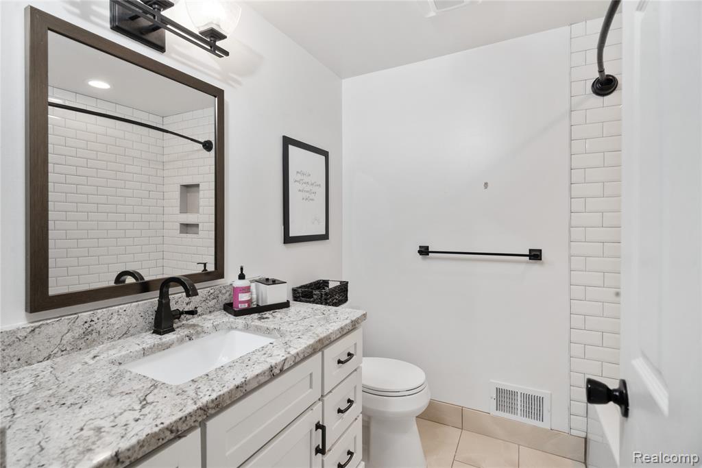 1659 Dennett Lane Rochester Hills, MI 48307 - Photo 25 of 49