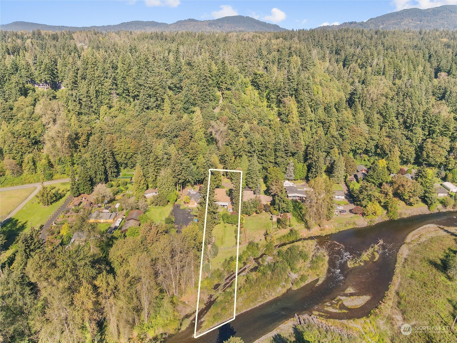 17209 Southeast Jones Road Renton, WA 98058 - Photo 4 of 40