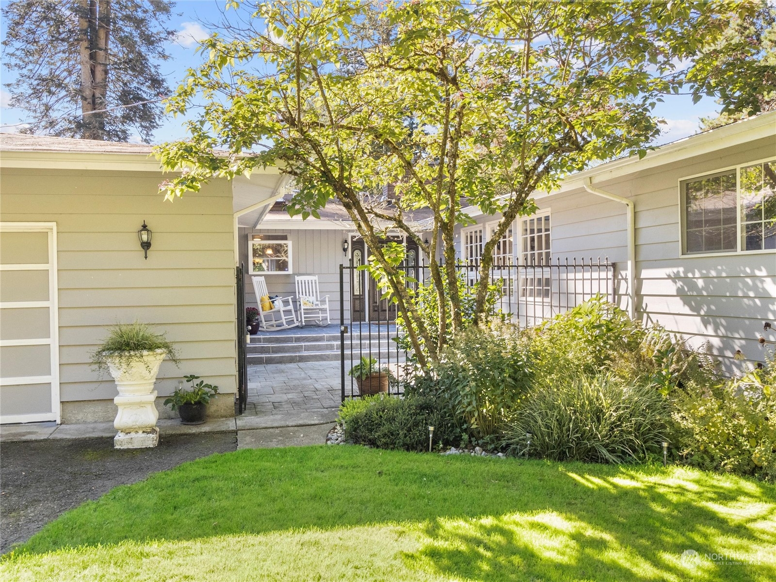 17209 Southeast Jones Road Renton, WA 98058 - Photo 5 of 40