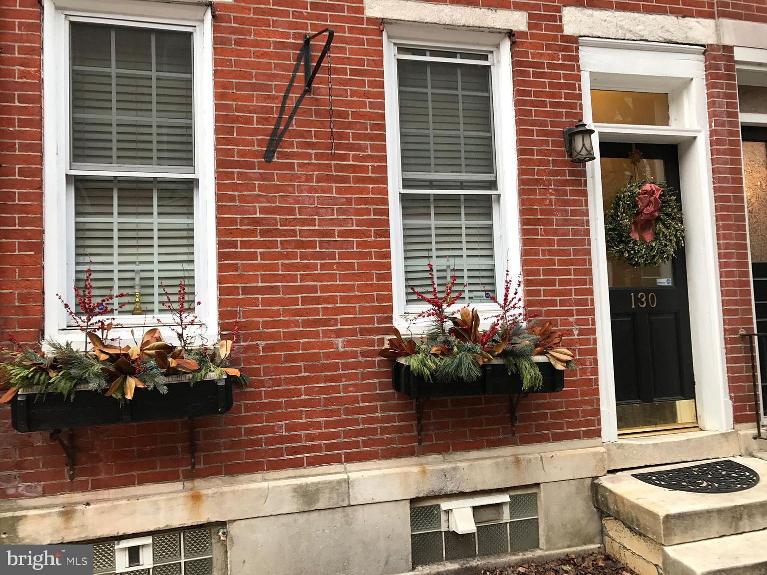a potted plant sitting on the side of a brick building