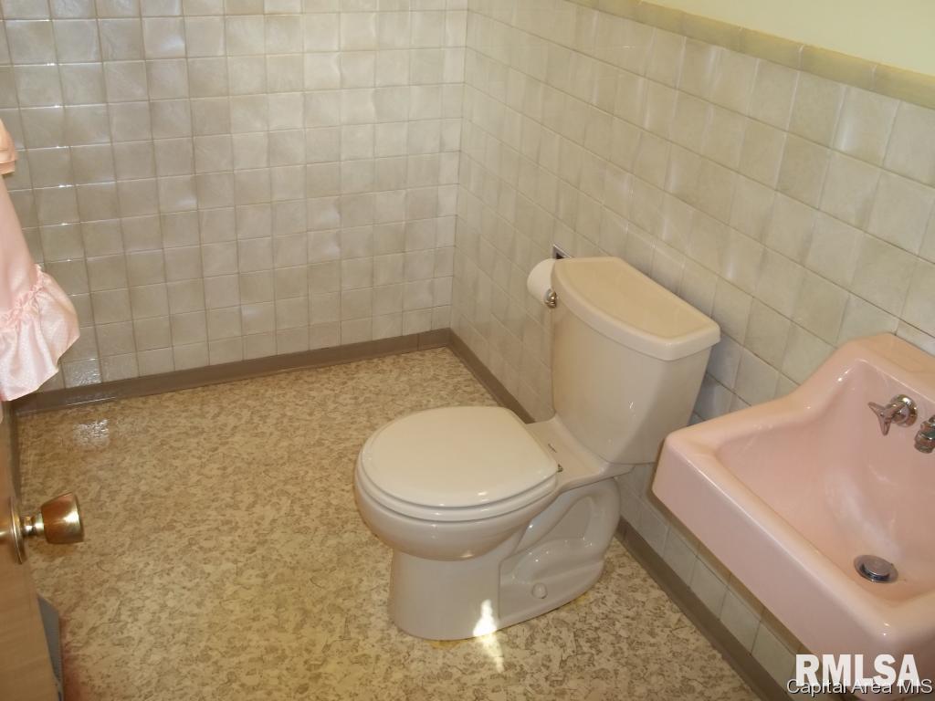 2417 Arrowhead Drive Springfield, IL 62702 - Photo 14 of 23 Gallery Image 14