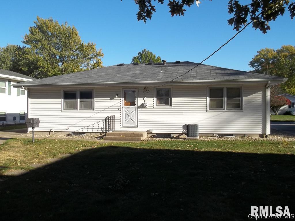 2417 Arrowhead Drive Springfield, IL 62702 - Photo 3 of 23 Gallery Image 3