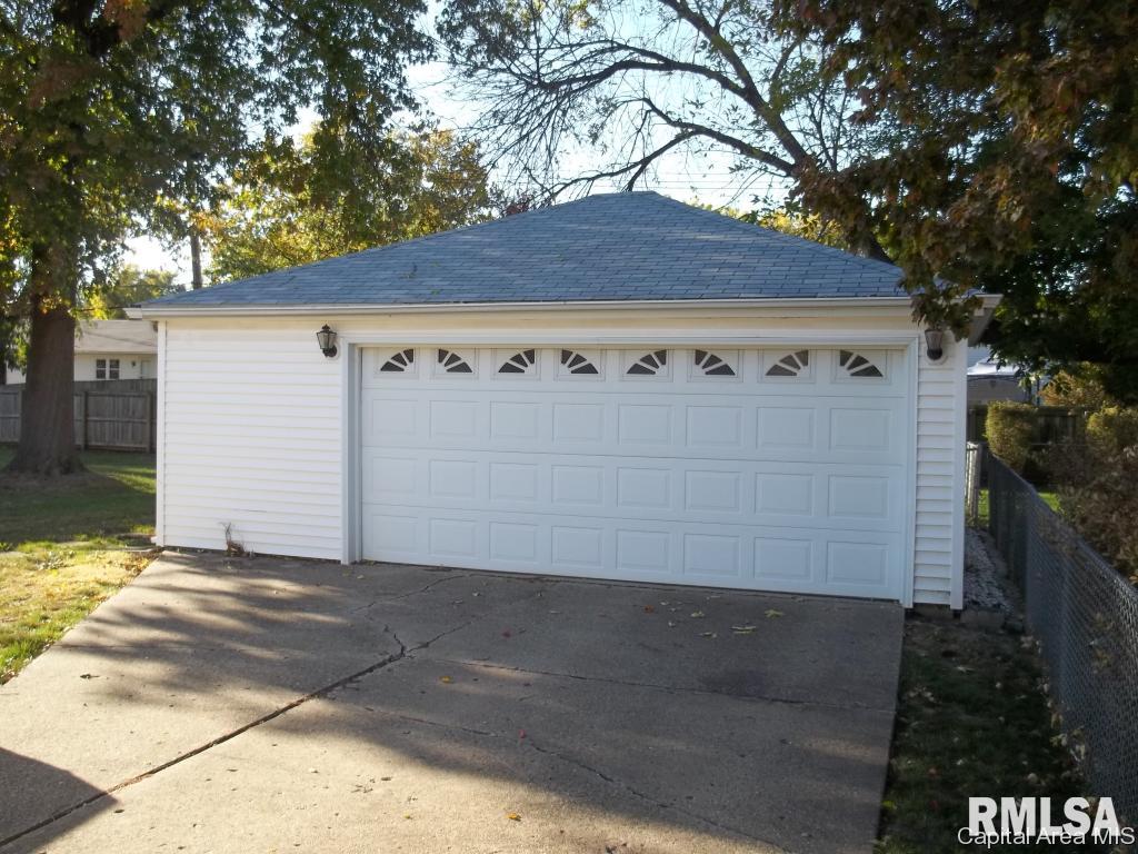 2417 Arrowhead Drive Springfield, IL 62702 - Photo 5 of 23 Gallery Image 5