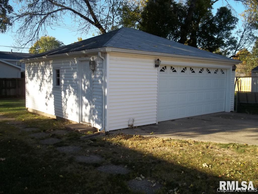 2417 Arrowhead Drive Springfield, IL 62702 - Photo 6 of 23 Gallery Image 6