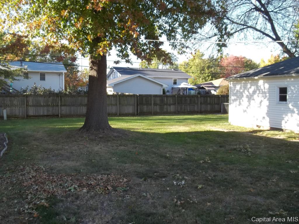 2417 Arrowhead Drive Springfield, IL 62702 - Photo 7 of 23 Gallery Image 7
