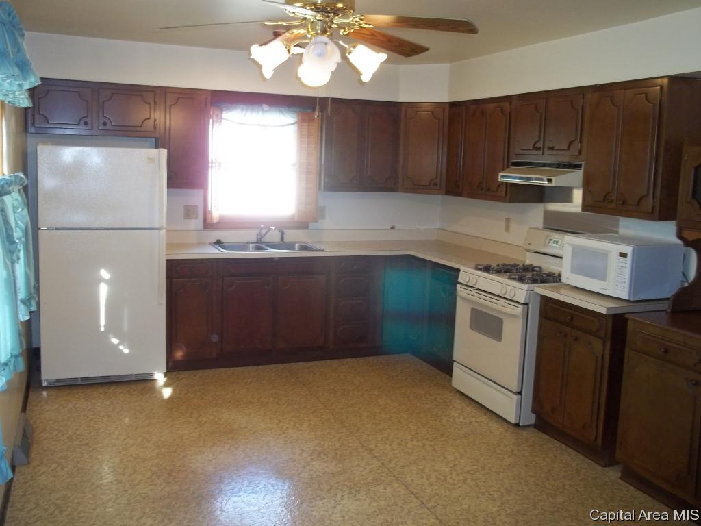 2417 Arrowhead Drive Springfield, IL 62702 - Photo 8 of 23 Gallery Image 8