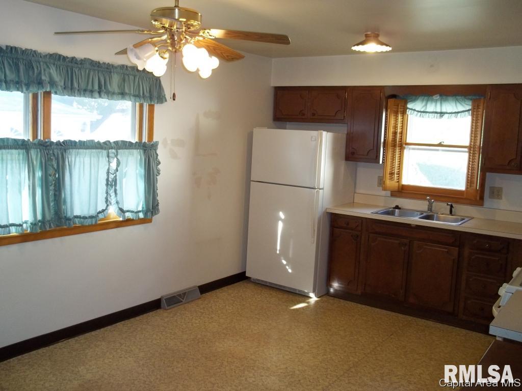 2417 Arrowhead Drive Springfield, IL 62702 - Photo 9 of 23 Gallery Image 9