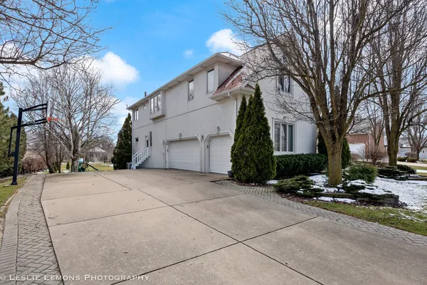 $1,000,000 | 11 Loblolly Court, Lemont, IL 60439