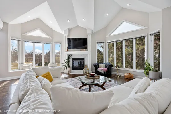 $1,000,000 | 11 Loblolly Court, Lemont, IL 60439
