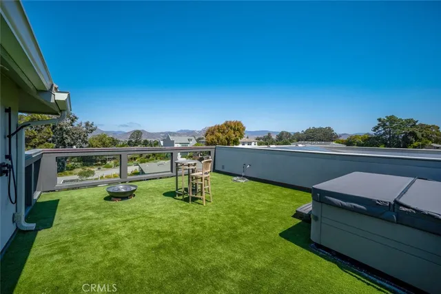 a view of a house with outdoor space