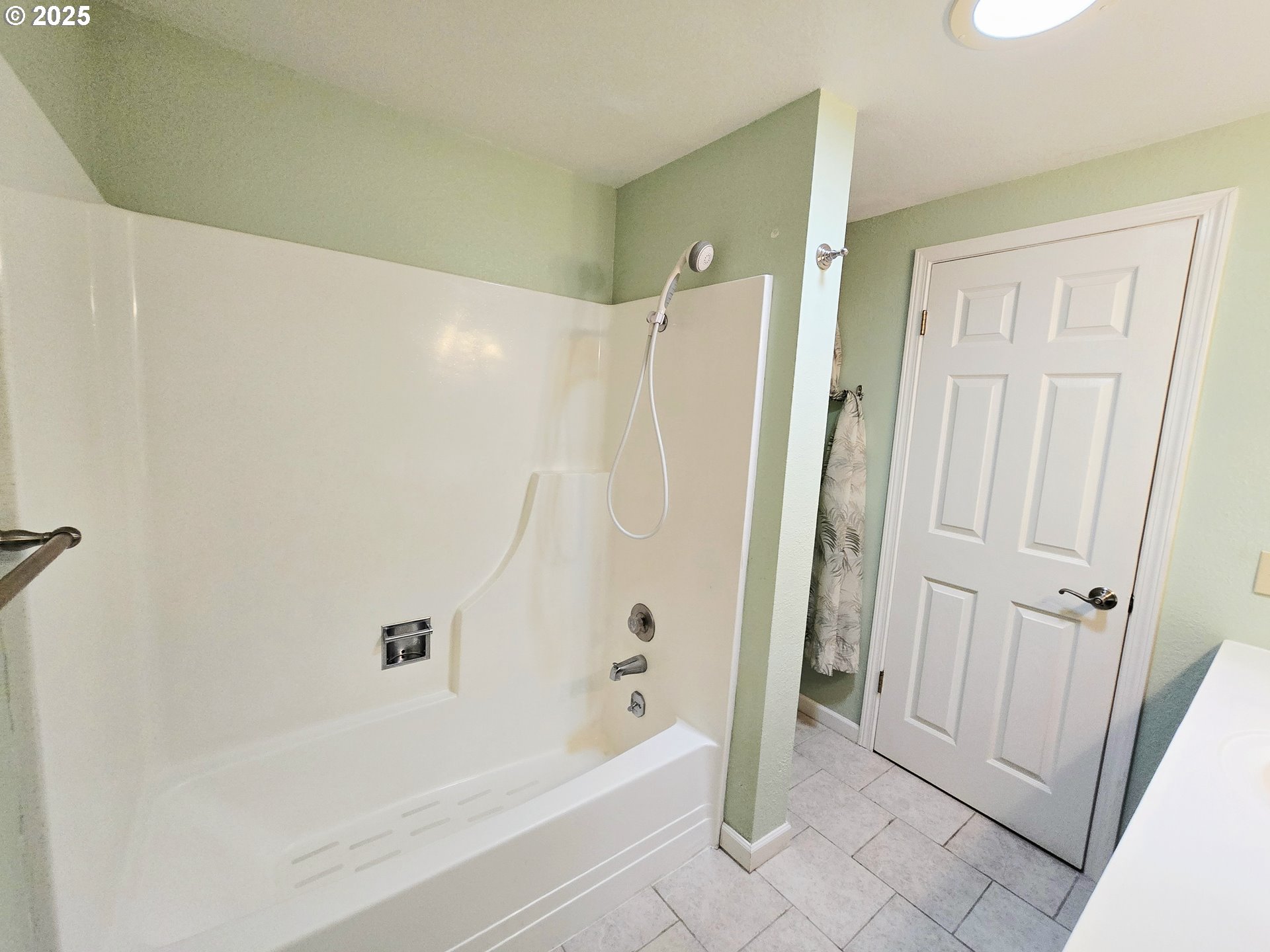 239 Arrow Way Myrtle Creek, OR 97457 - Photo 13 of 25 a bathroom with a bathtub and a shower