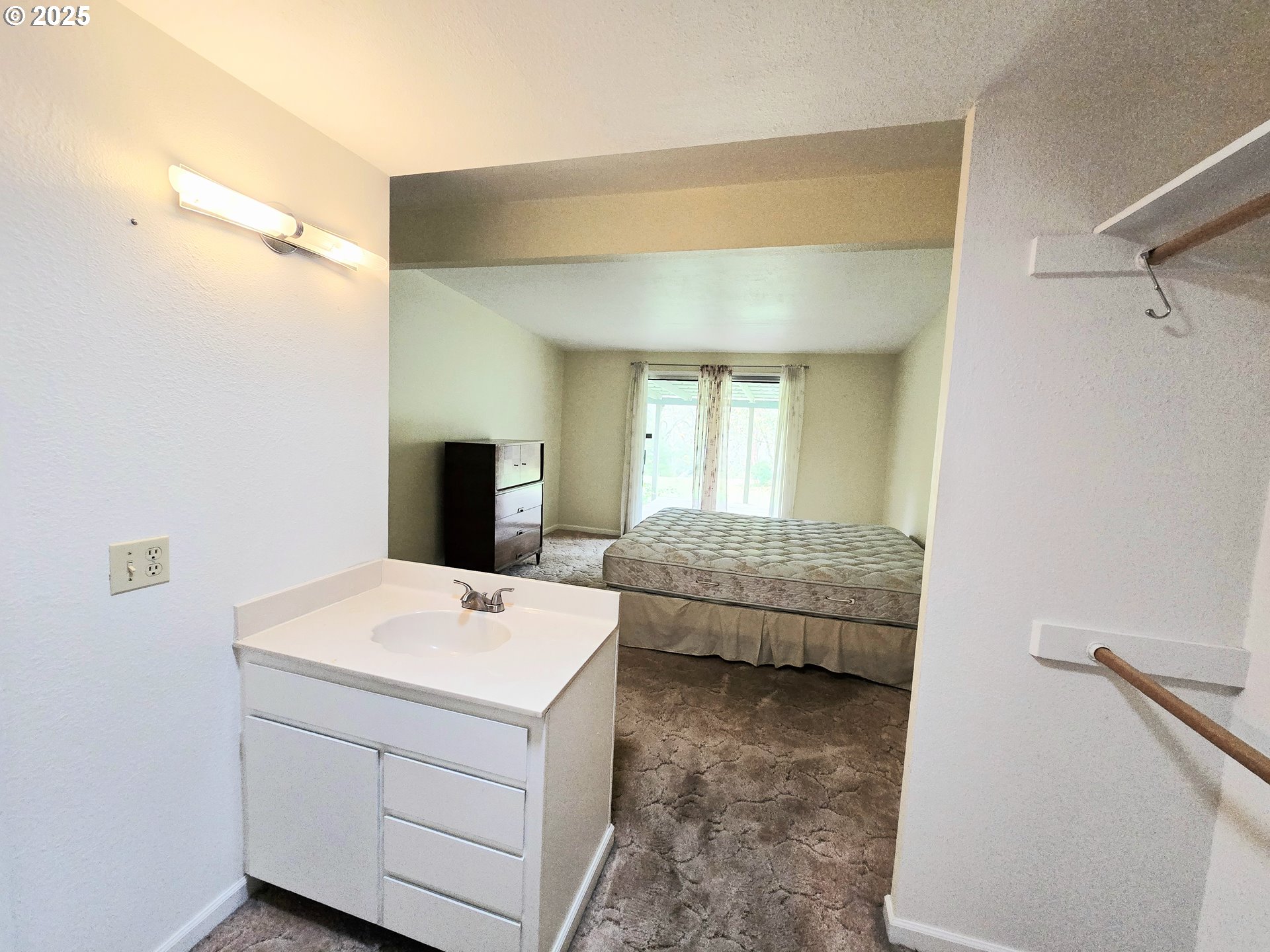 239 Arrow Way Myrtle Creek, OR 97457 - Photo 18 of 25 a en suite bathroom with a tub sink and mirror
