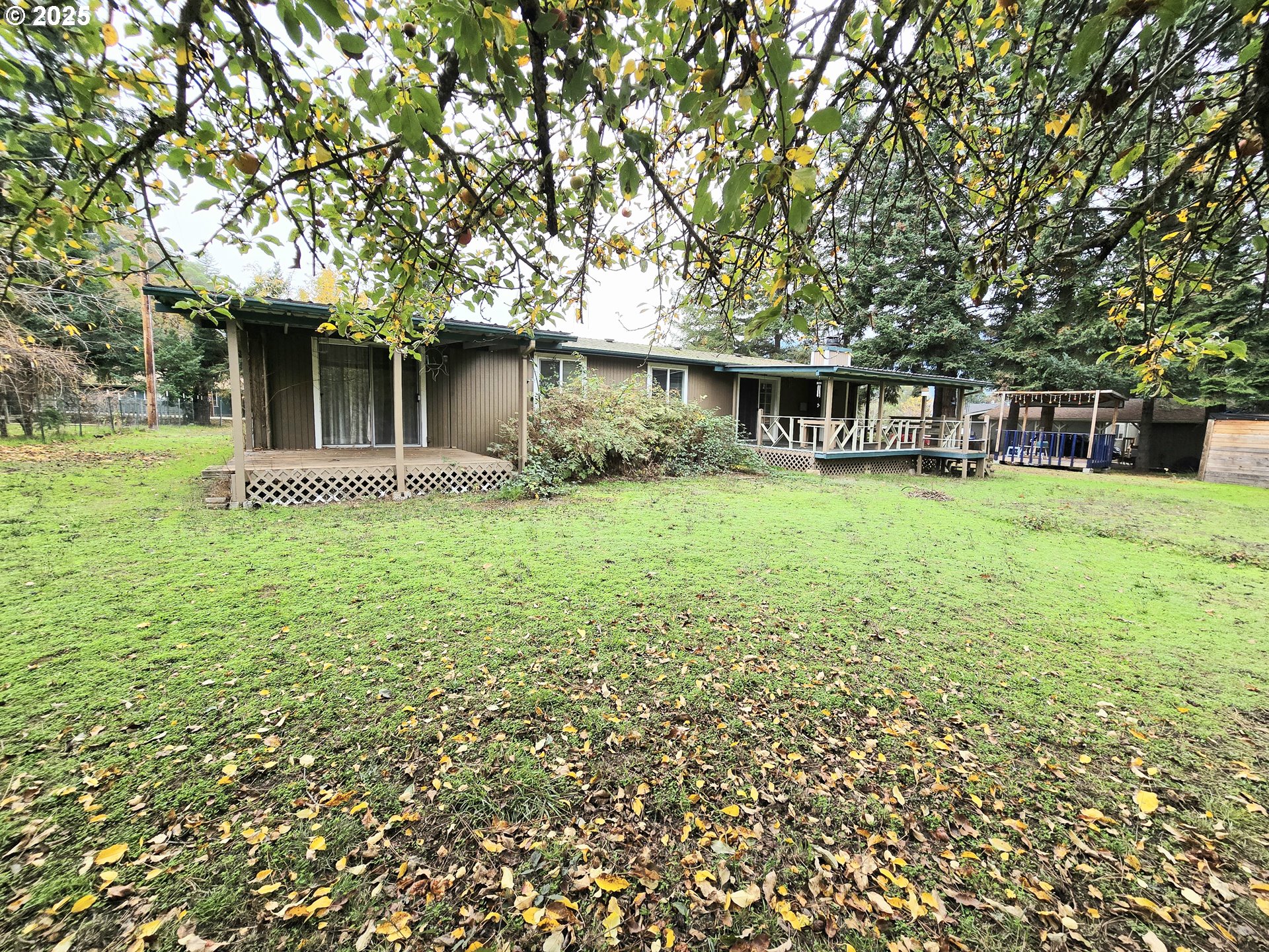 239 Arrow Way Myrtle Creek, OR 97457 - Photo 21 of 25 a front view of a house with a garden