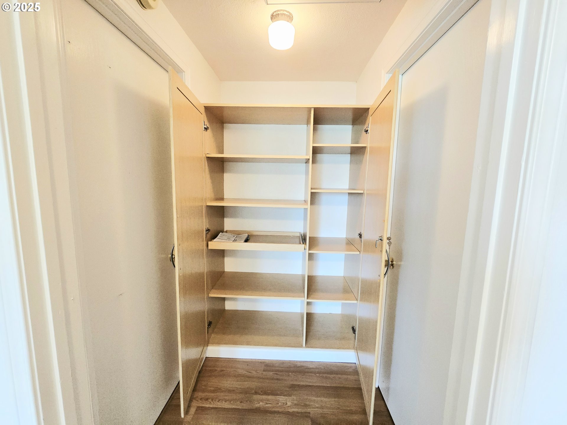 239 Arrow Way Myrtle Creek, OR 97457 - Photo 7 of 25 a view of a room with shelves
