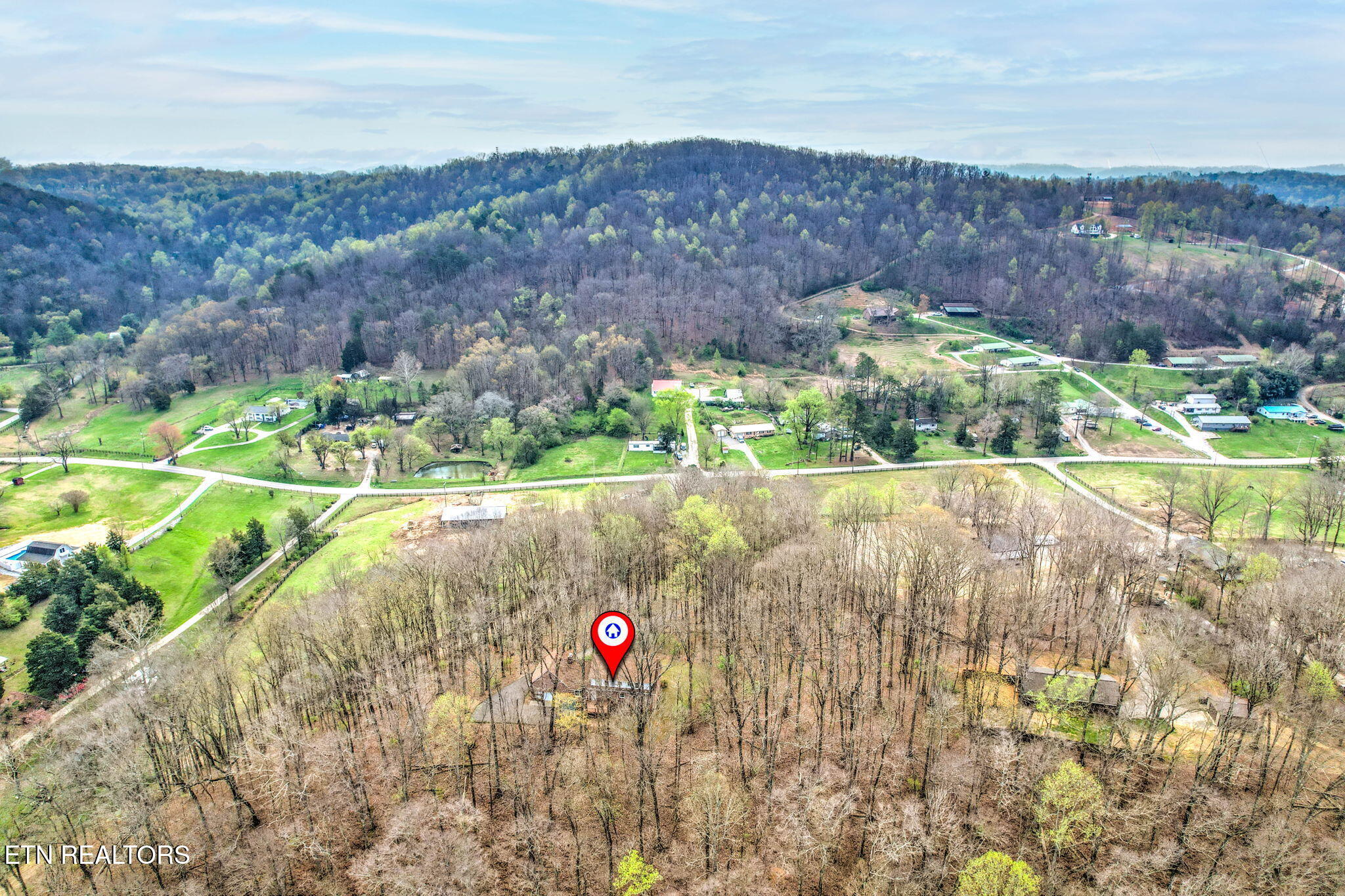 207 Strader Road Powell, TN 37849 - Photo 47 of 51 47-web-or-mls-DJI_0152_3_4-2