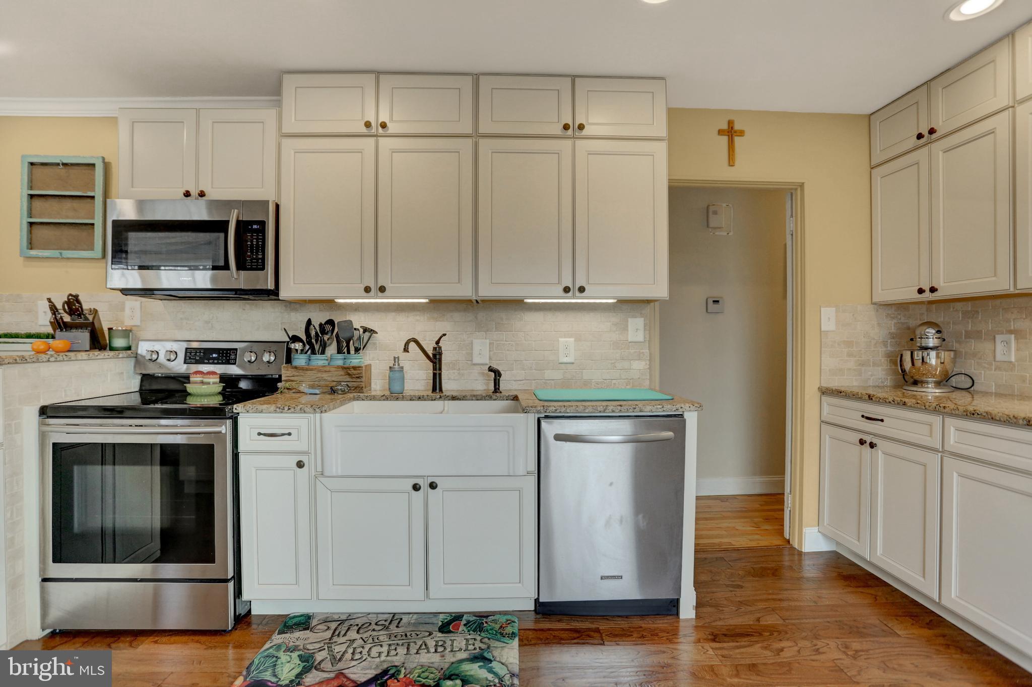 210 Reeser Road Camp Hill, PA 17011 - Photo 13 of 42 Kitchen - level 1