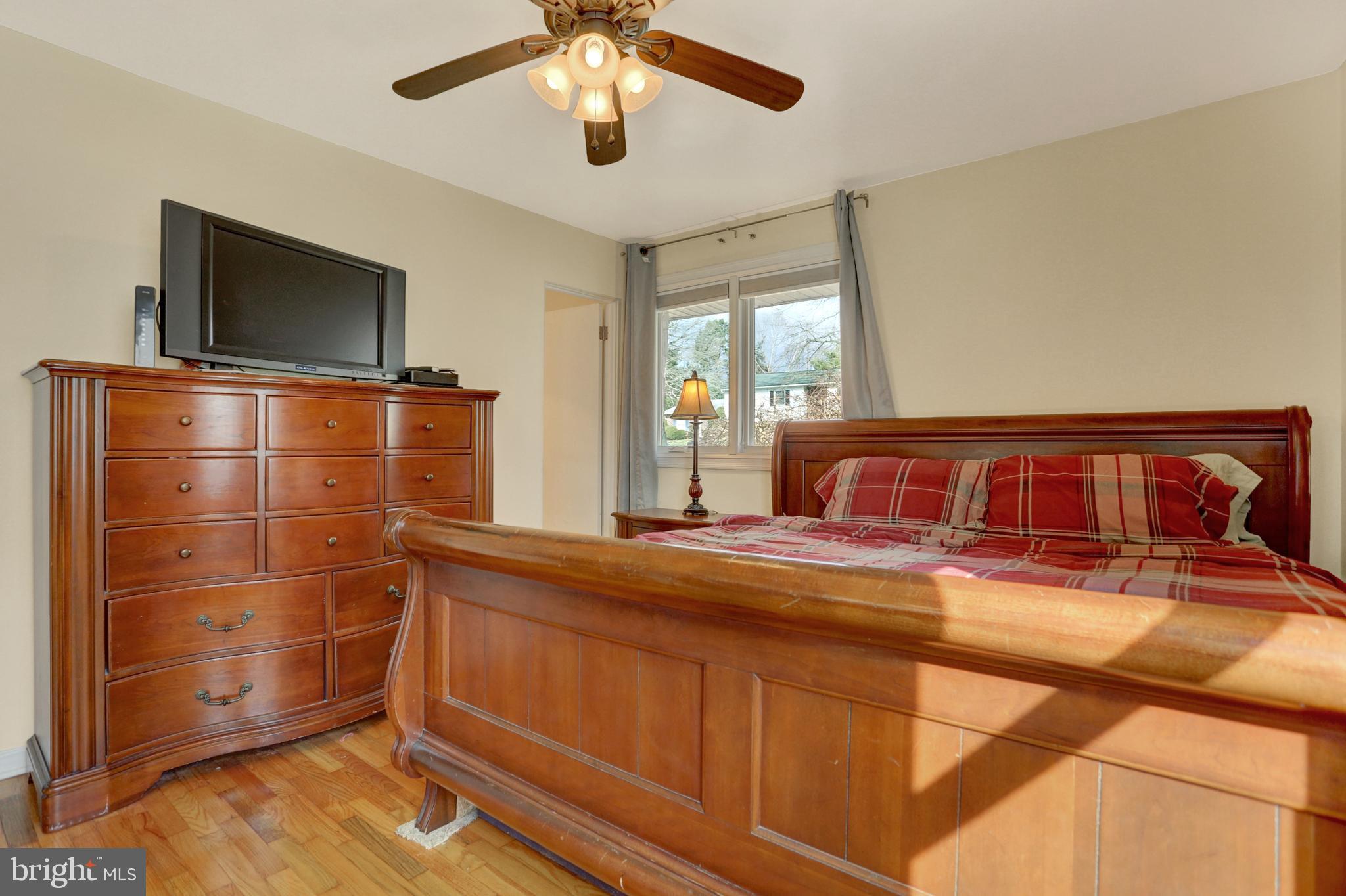 210 Reeser Road Camp Hill, PA 17011 - Photo 15 of 42 MBR w/ bath - level 1