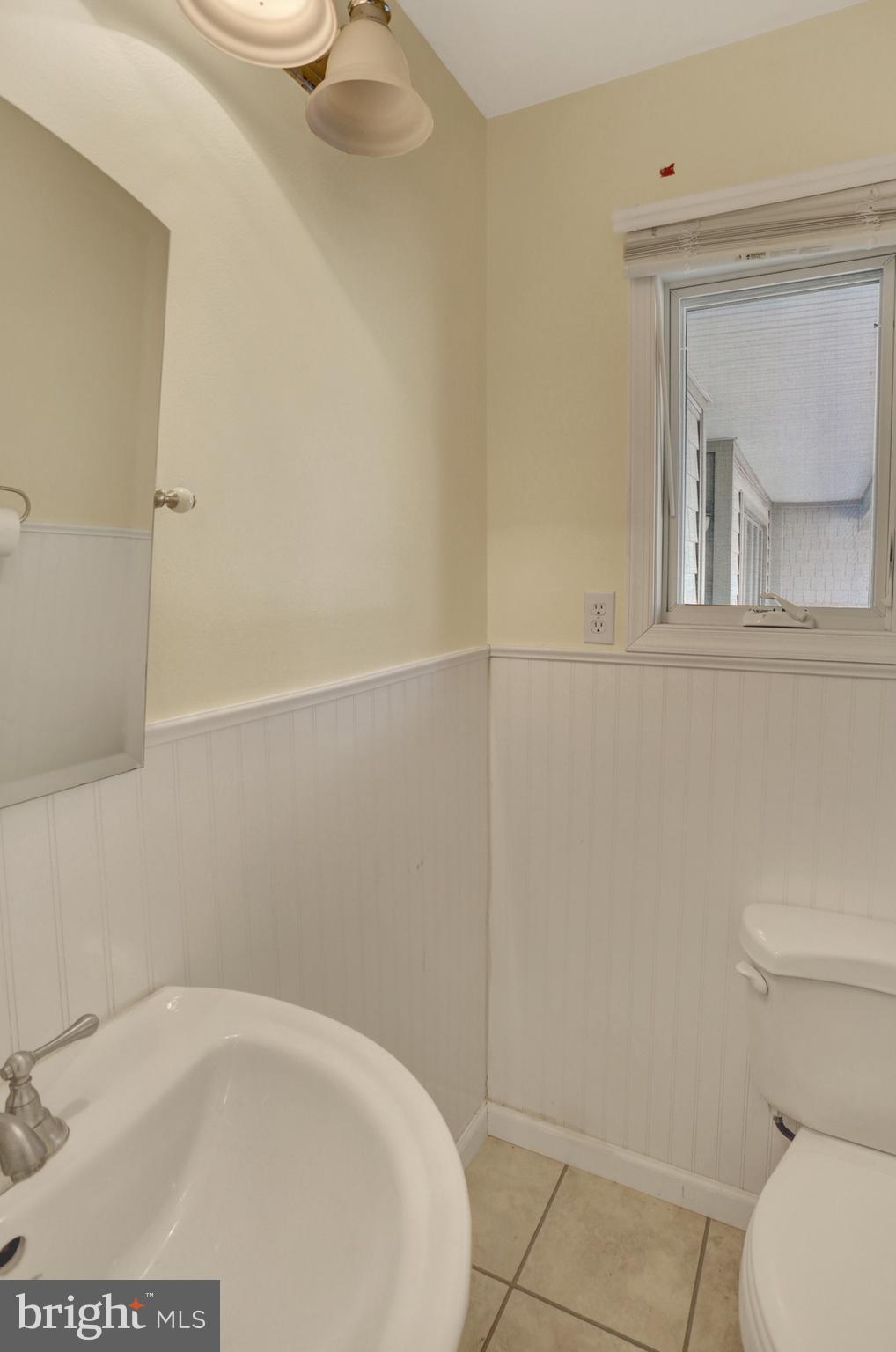 210 Reeser Road Camp Hill, PA 17011 - Photo 16 of 42 MBR bath - level 1