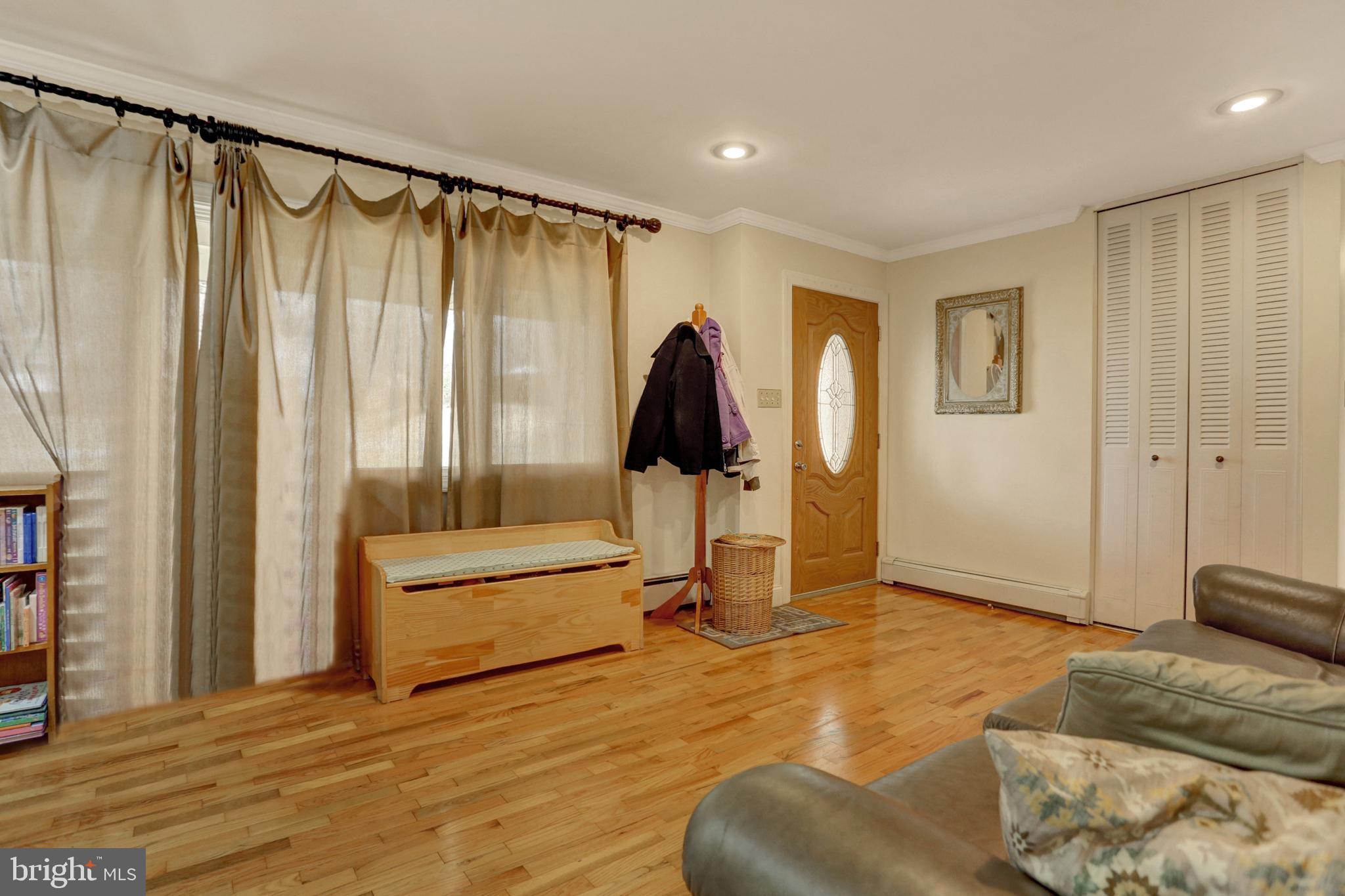210 Reeser Road Camp Hill, PA 17011 - Photo 8 of 42 Living room - level 1