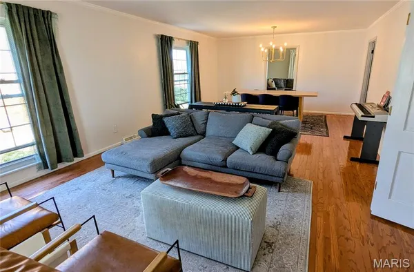 $300,000 | 2020 Madison Avenue, Edwardsville, IL 62025