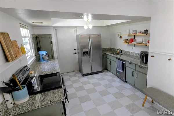 $300,000 | 2020 Madison Avenue, Edwardsville, IL 62025