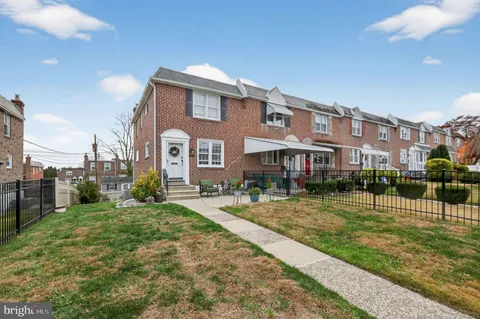 $259,900 | 5201 Whitehall Drive, Clifton Heights, PA 19018